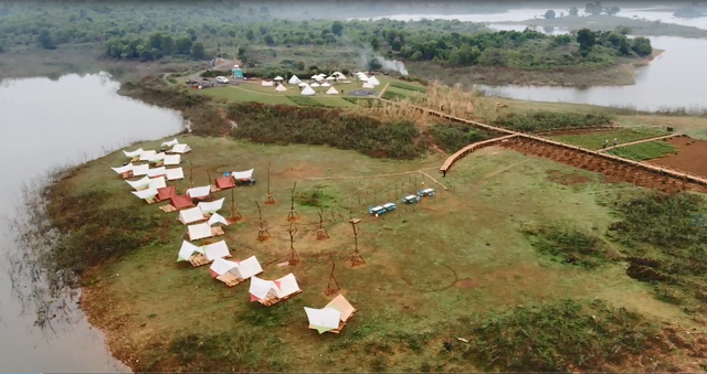 Du khách cưỡi quái thú vượt dốc, băng rừng ở ngoại ô Hà thành - 8