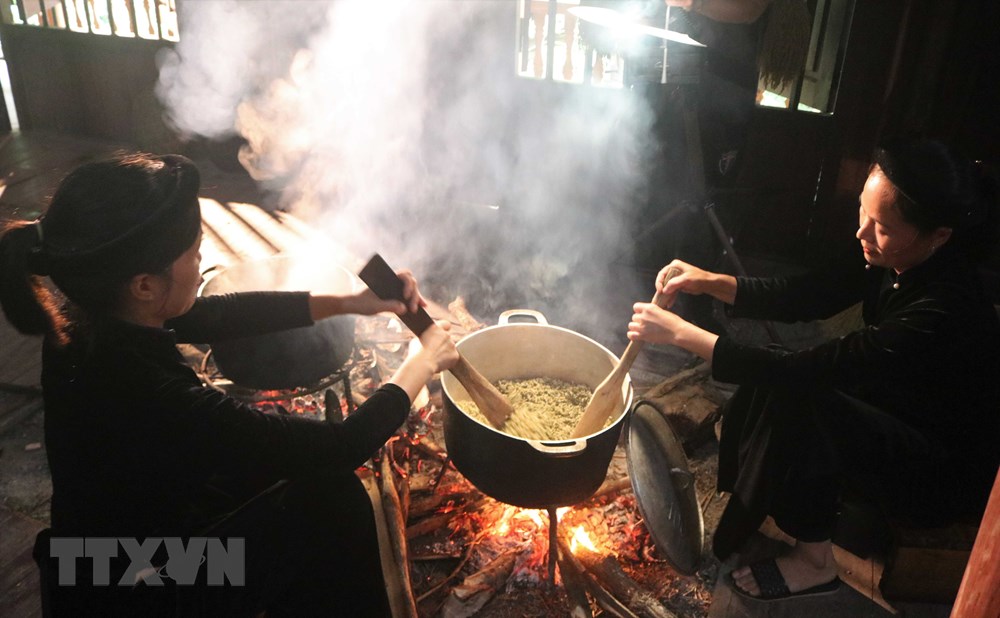 [Photo] Den Cao Bang ngay se lanh, thuong thuc dac san com hinh anh 2