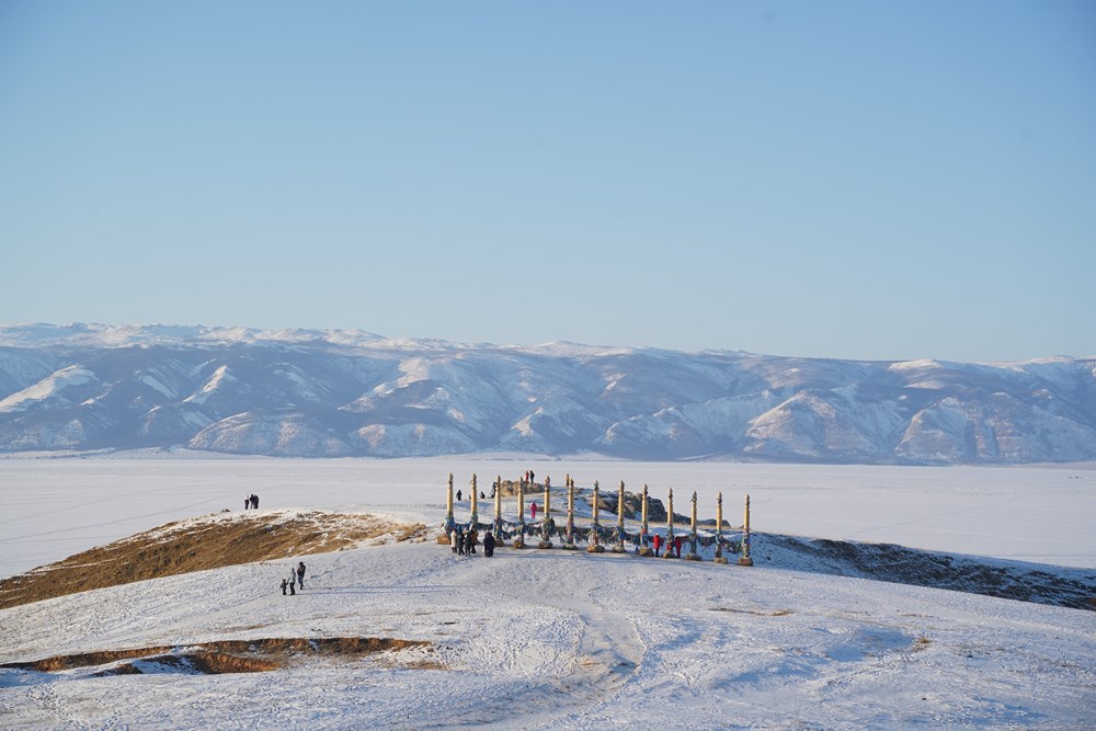 [Photo] Ngam ve dep trong suot cua ho Baikal trong mua dong hinh anh 6