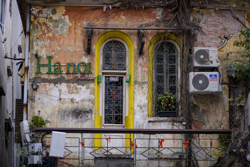 Pho phuong Ha Noi thanh binh trong ngay mung 1 Tet Nham Dan hinh anh 6