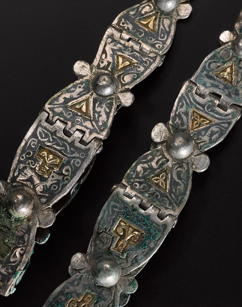 Vẻ đẹp gây sửng sốt của chiếc bình thạch anh bọc vàng hơn 1.000 năm tuổi - 15