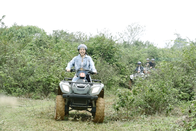 Du khách cưỡi quái thú vượt dốc, băng rừng ở ngoại ô Hà thành - 6