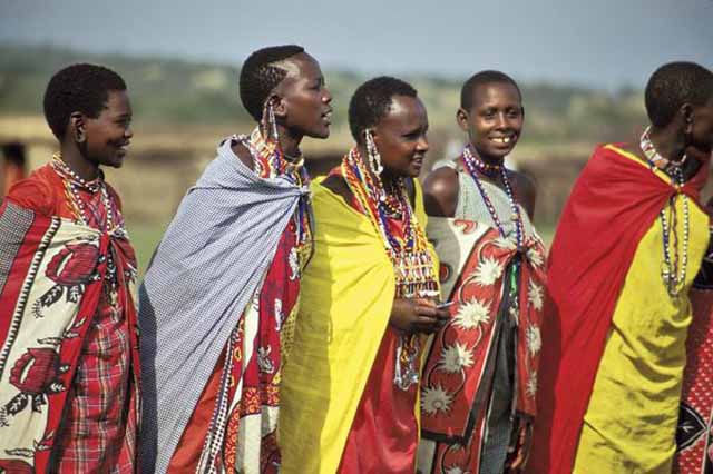 bo toc ky la o chau phi, phu nu cao troc dau, dan ong xo khuyen tai hinh anh 3