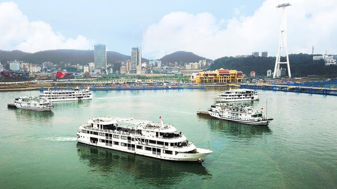 Báº¥t ngá» Háº¡ Long: Du lá»ch lá»t xÃ¡c vá»i nhiá»u tráº£i nghiá»m Äá»c ÄÃ¡o - áº£nh 1