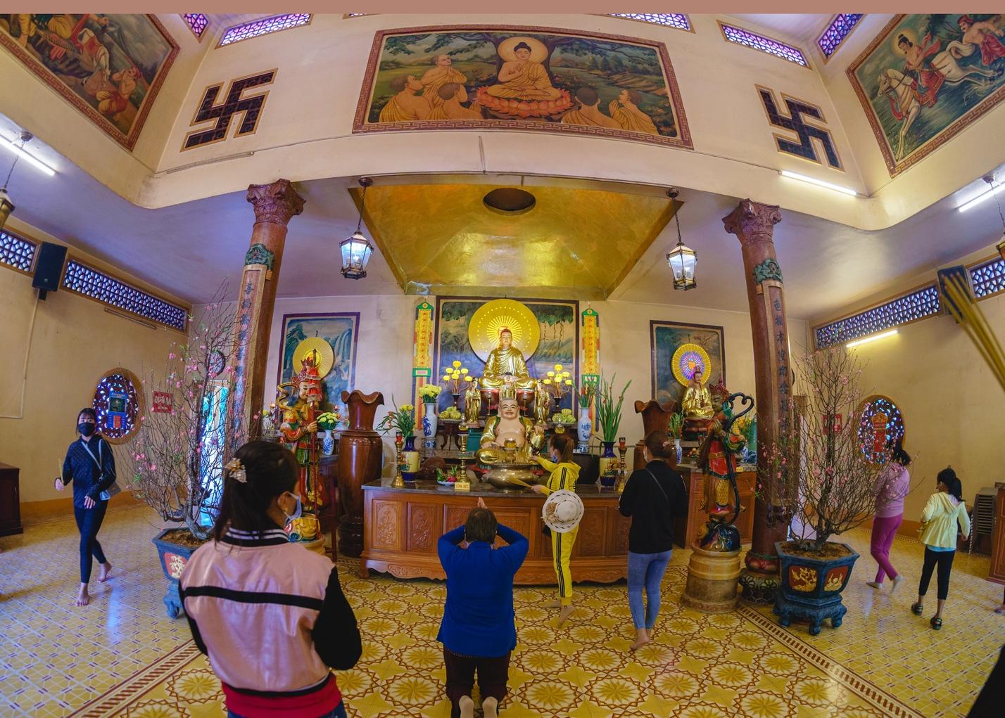 Hàng trăm ngàn lượt khách “xông đất” Núi Bà Tây Ninh đầu năm mới - Ảnh 3.